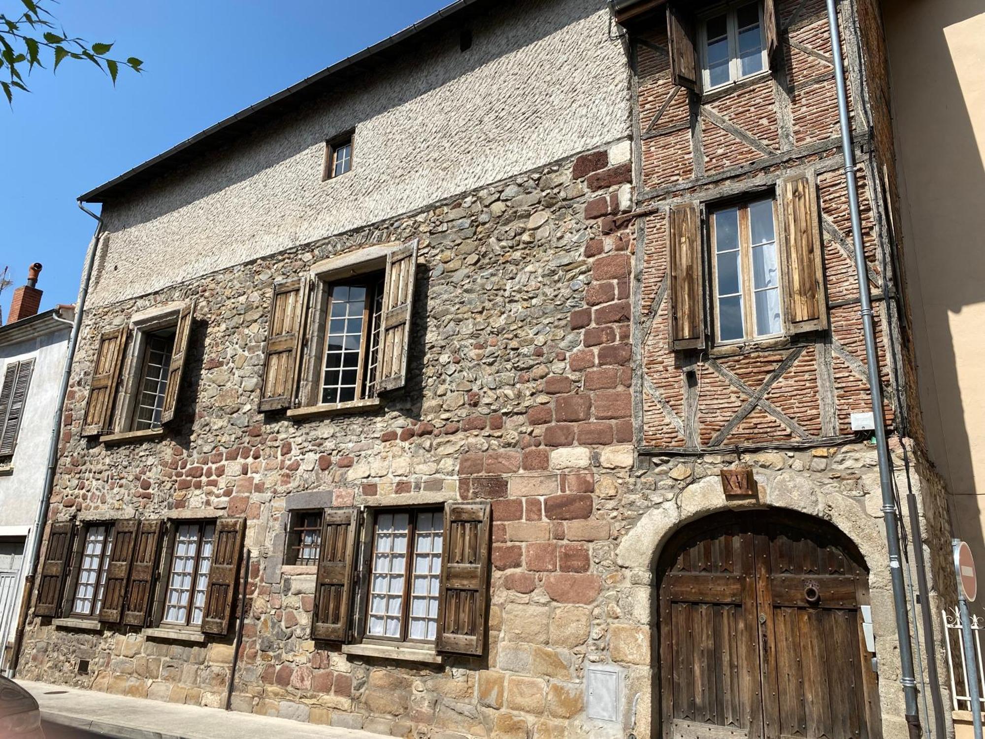 Chez Vous... A La Chanoinerie Brioude Exterior photo